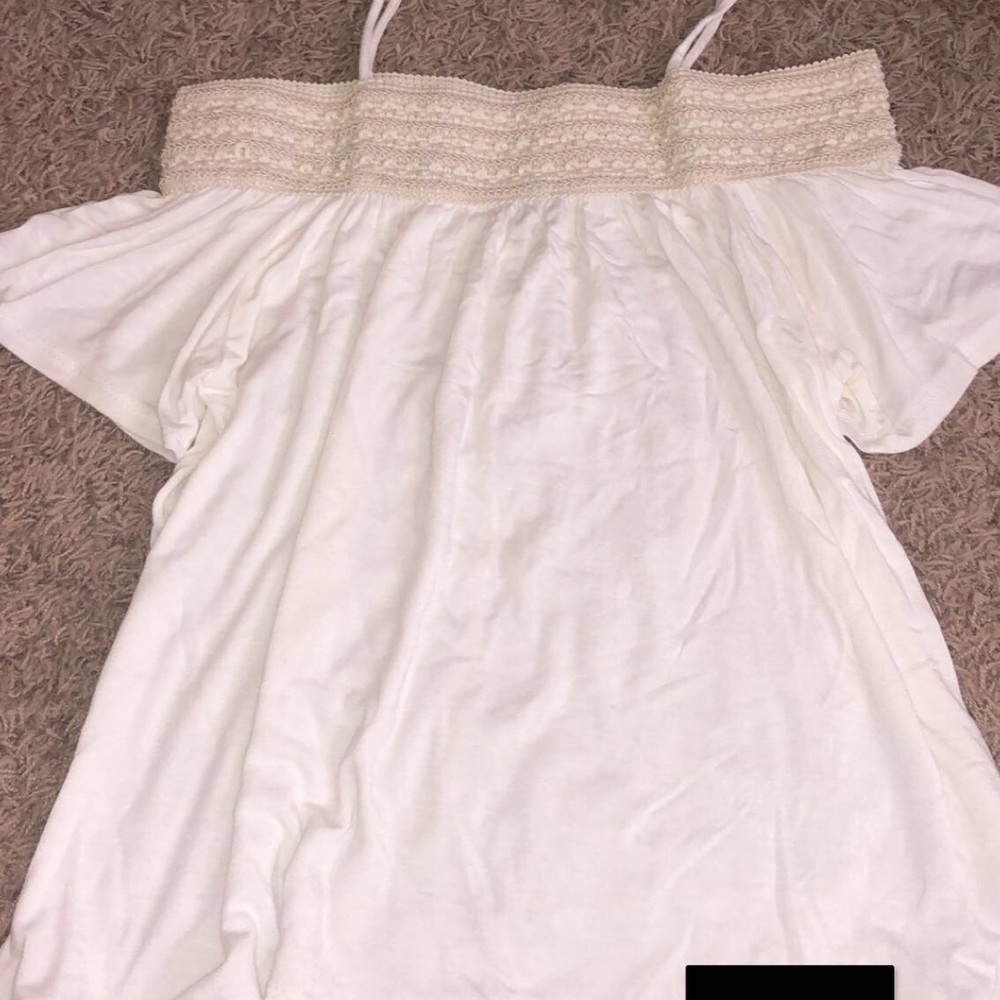 OFF THE SHOULDER TOP